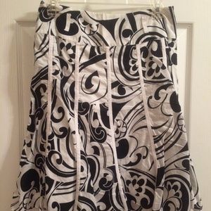 Women's Skirt Sz 6P apt 9 Black White